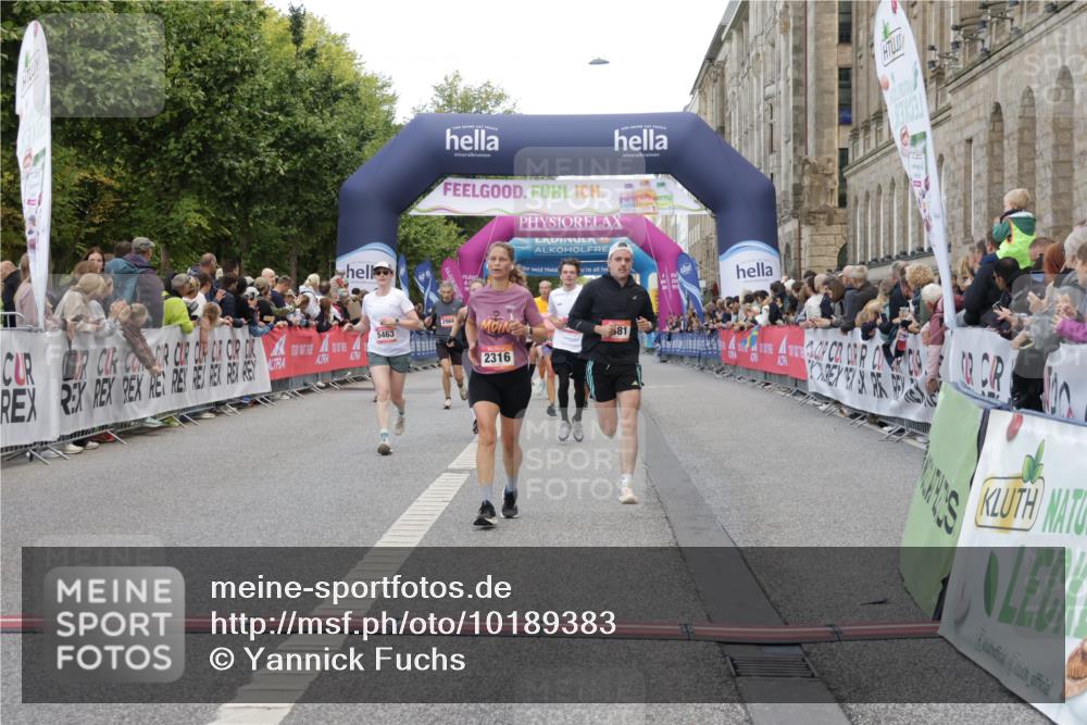 06.09.2026 - CURREX Alsterlauf Yannick Fuchs http://msf.ph/oto/10189383 06.09.2026 09:57:24 Ziel 2316, 2900, 3673, 3881, 3978, 4641, 4859, 5345, 5398, 5463, 5510, 5978, 6119, 6279, 6396, 8093, 8198, 8281 meine-sportfotos.de