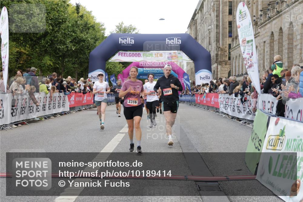 06.09.2026 - CURREX Alsterlauf Yannick Fuchs http://msf.ph/oto/10189414 06.09.2026 09:57:24 Ziel 2316, 2900, 3673, 3881, 3978, 4641, 4859, 5345, 5398, 5463, 5510, 5978, 6119, 6279, 6396, 8093, 8198, 8281 meine-sportfotos.de
