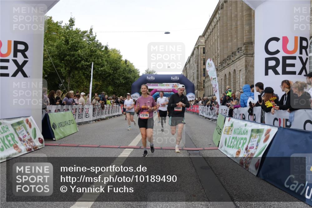 06.09.2026 - CURREX Alsterlauf Yannick Fuchs http://msf.ph/oto/10189490 06.09.2026 09:57:25 Ziel 2316, 2900, 2966, 3673, 3881, 3914, 3978, 4641, 4859, 5345, 5398, 5463, 5510, 5978, 6119, 6279, 8093, 8198, 8281 meine-sportfotos.de