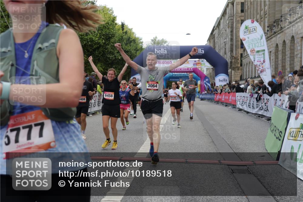 06.09.2026 - CURREX Alsterlauf Yannick Fuchs http://msf.ph/oto/10189518 06.09.2026 10:05:39 Ziel 2267, 2476, 3064, 3180, 3230, 3314, 3457, 4152, 4408, 4430, 4511, 4538, 5135, 5349, 5373, 5405, 5406, 5777, 6458 meine-sportfotos.de