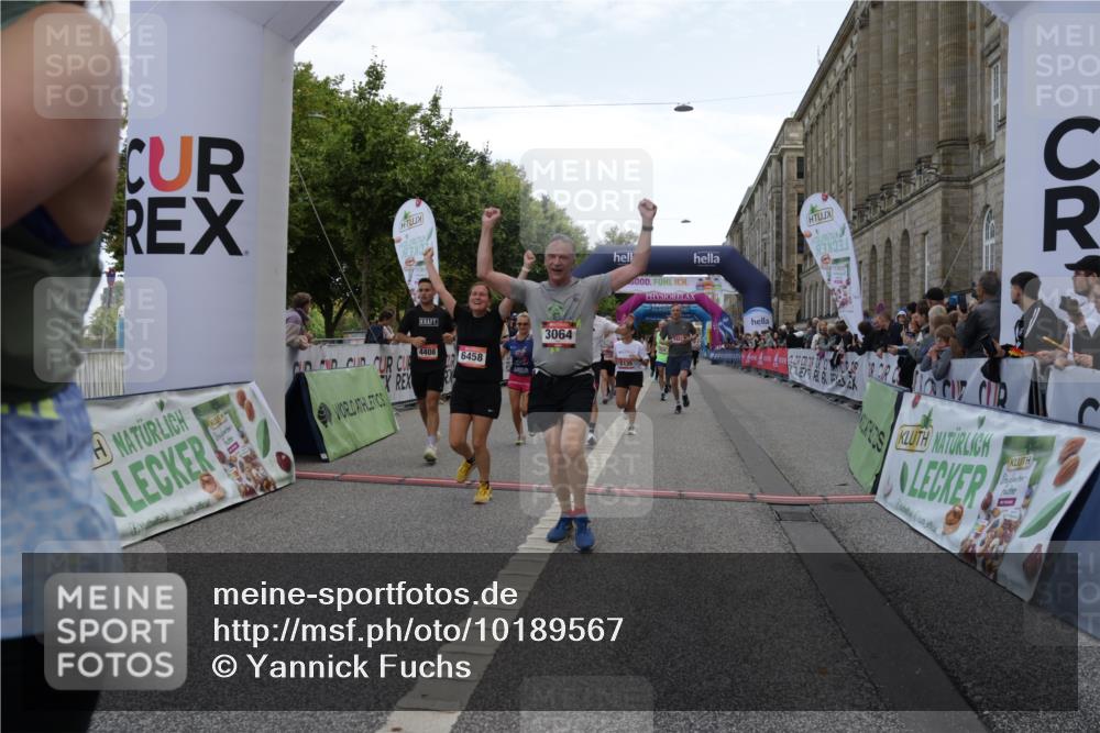 06.09.2026 - CURREX Alsterlauf Yannick Fuchs http://msf.ph/oto/10189567 06.09.2026 10:05:39 Ziel 2267, 2476, 3064, 3180, 3230, 3314, 3457, 4152, 4408, 4430, 4511, 4538, 5135, 5349, 5373, 5405, 5406, 5777, 6458 meine-sportfotos.de