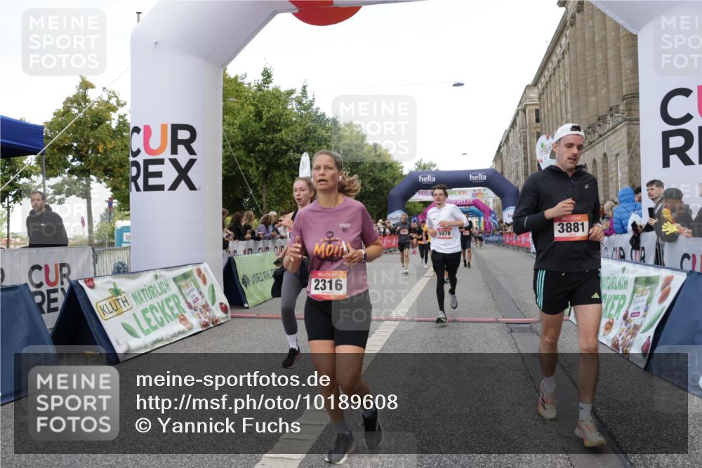 06.09.2026 - CURREX Alsterlauf Yannick Fuchs http://msf.ph/oto/10189608 06.09.2026 09:57:27 Ziel 2316, 2900, 2966, 3236, 3559, 3881, 3914, 3978, 4641, 4859, 5345, 5398, 5463, 5510, 5978, 6119, 6279, 8029, 8198, 8281 meine-sportfotos.de