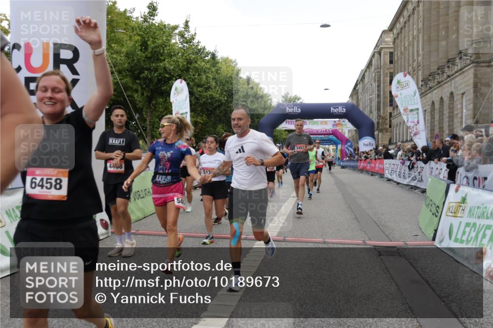 06.09.2026 - CURREX Alsterlauf Yannick Fuchs http://msf.ph/oto/10189673 06.09.2026 10:05:41 Ziel 2267, 2476, 2659, 3064, 3180, 3230, 3314, 3439, 3457, 4152, 4408, 4430, 4511, 4538, 5135, 5137, 5373, 5390, 5405, 5406, 5777, 6458 meine-sportfotos.de