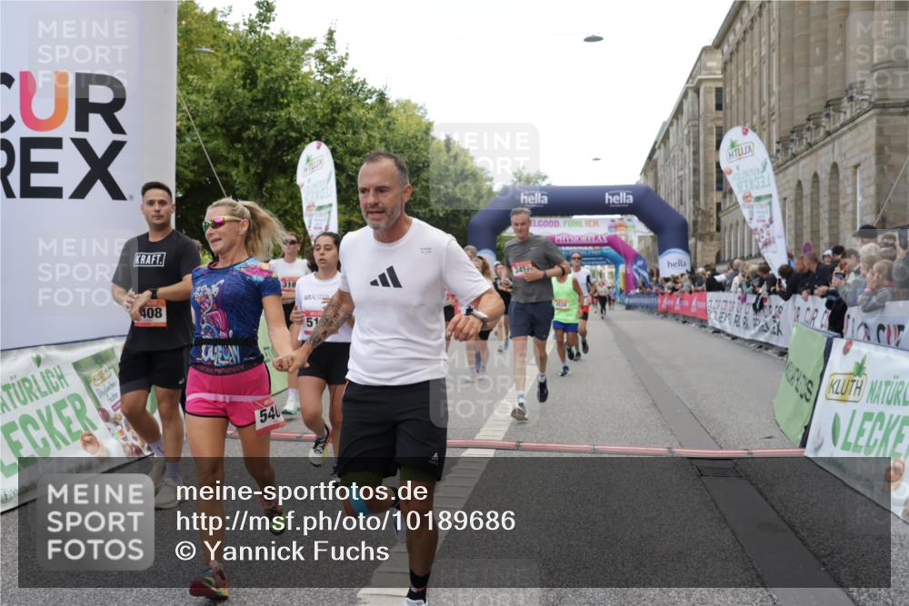 06.09.2026 - CURREX Alsterlauf Yannick Fuchs http://msf.ph/oto/10189686 06.09.2026 10:05:42 Ziel 2267, 2476, 2659, 3064, 3180, 3230, 3314, 3439, 3457, 4130, 4152, 4198, 4408, 4430, 4538, 5135, 5137, 5373, 5390, 5405, 5406, 5777, 6458 meine-sportfotos.de