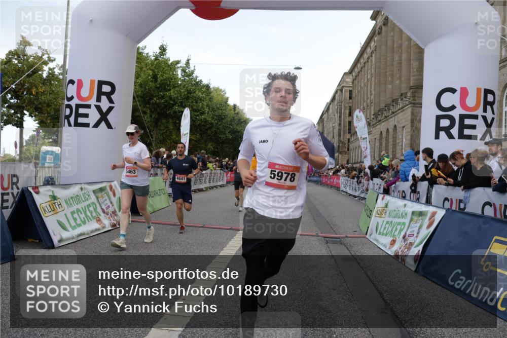 06.09.2026 - CURREX Alsterlauf Yannick Fuchs http://msf.ph/oto/10189730 06.09.2026 09:57:28 Ziel 2316, 2806, 2966, 3160, 3236, 3559, 3881, 3914, 3978, 4641, 4859, 5463, 5510, 5978, 6119, 6279, 8029, 8198, 8281 meine-sportfotos.de