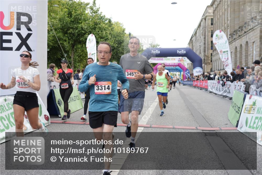 06.09.2026 - CURREX Alsterlauf Yannick Fuchs http://msf.ph/oto/10189767 06.09.2026 10:05:43 Ziel 2267, 2476, 2659, 3064, 3180, 3230, 3314, 3439, 3457, 4130, 4197, 4198, 4408, 4430, 4538, 5135, 5137, 5373, 5390, 5405, 5406, 5777, 6458 meine-sportfotos.de