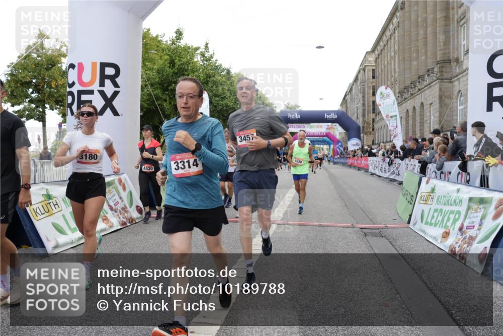 06.09.2026 - CURREX Alsterlauf Yannick Fuchs http://msf.ph/oto/10189788 06.09.2026 10:05:43 Ziel 2267, 2476, 2659, 3064, 3180, 3230, 3314, 3439, 3457, 4130, 4197, 4198, 4408, 4430, 4538, 5135, 5137, 5373, 5390, 5405, 5406, 5777, 6458 meine-sportfotos.de