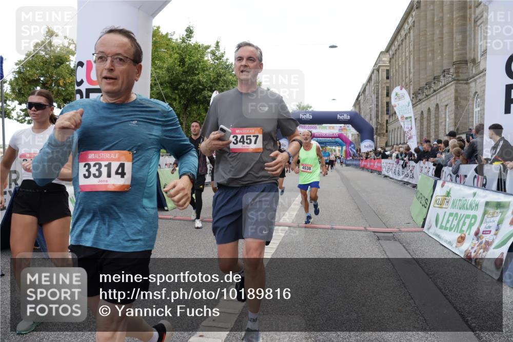 06.09.2026 - CURREX Alsterlauf Yannick Fuchs http://msf.ph/oto/10189816 06.09.2026 10:05:44 Ziel 2267, 2476, 2659, 3064, 3180, 3230, 3314, 3439, 3457, 4130, 4197, 4198, 4408, 4430, 4538, 5135, 5137, 5373, 5390, 5405, 5406, 5777, 6458 meine-sportfotos.de