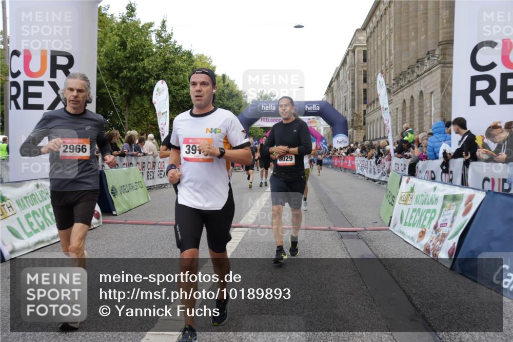 06.09.2026 - CURREX Alsterlauf Yannick Fuchs http://msf.ph/oto/10189893 06.09.2026 09:57:31 Ziel 2316, 2806, 2966, 3160, 3236, 3559, 3881, 3914, 4224, 4641, 4859, 5107, 5463, 5510, 5978, 6020, 8029, 8281 meine-sportfotos.de