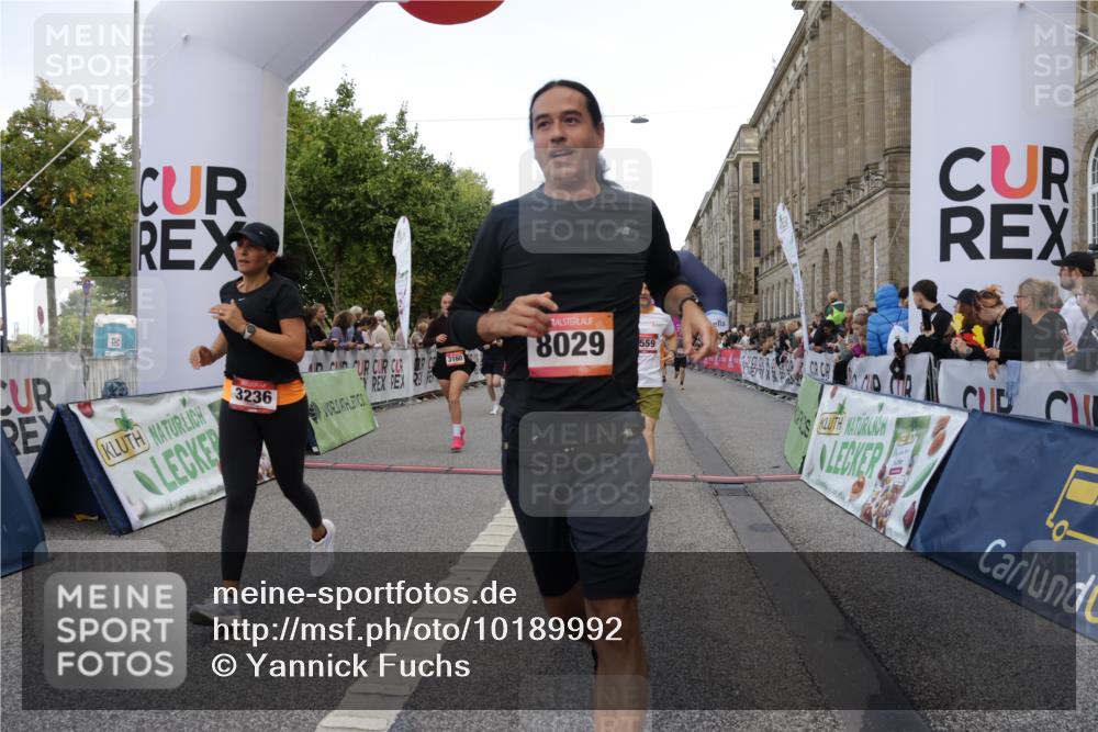 06.09.2026 - CURREX Alsterlauf Yannick Fuchs http://msf.ph/oto/10189992 06.09.2026 09:57:32 Ziel 2316, 2806, 2966, 3160, 3236, 3559, 3881, 3914, 4224, 4641, 4682, 4859, 5107, 5463, 5510, 5978, 6020, 8029, 8281 meine-sportfotos.de