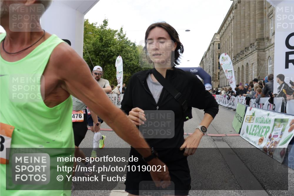 06.09.2026 - CURREX Alsterlauf Yannick Fuchs http://msf.ph/oto/10190021 06.09.2026 10:05:47 Ziel 2047, 2267, 2476, 2659, 3180, 3230, 3314, 3439, 3457, 4130, 4197, 4198, 4408, 4430, 4538, 4741, 4871, 5135, 5137, 5390, 5405, 5406, 5520, 6458 meine-sportfotos.de
