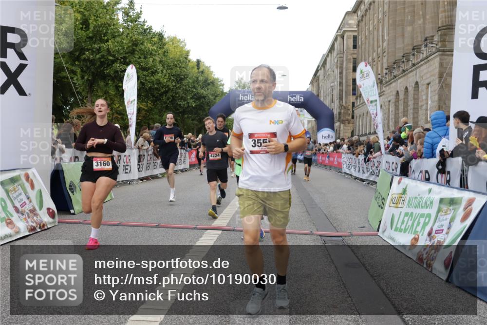 06.09.2026 - CURREX Alsterlauf Yannick Fuchs http://msf.ph/oto/10190030 06.09.2026 09:57:33 Ziel 2806, 2966, 3160, 3236, 3559, 3881, 3914, 4213, 4224, 4641, 4682, 4859, 5107, 5215, 5463, 5510, 5775, 5978, 6020, 6042, 6365, 8029, 8281 meine-sportfotos.de