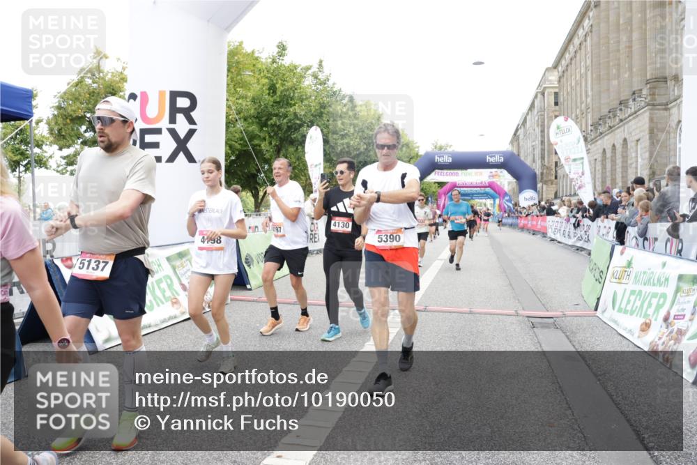 06.09.2026 - CURREX Alsterlauf Yannick Fuchs http://msf.ph/oto/10190050 06.09.2026 10:05:48 Ziel 2047, 2267, 2476, 2659, 3180, 3230, 3314, 3439, 3457, 4130, 4197, 4198, 4430, 4538, 4741, 4871, 5135, 5137, 5390, 5405, 5406, 5520 meine-sportfotos.de