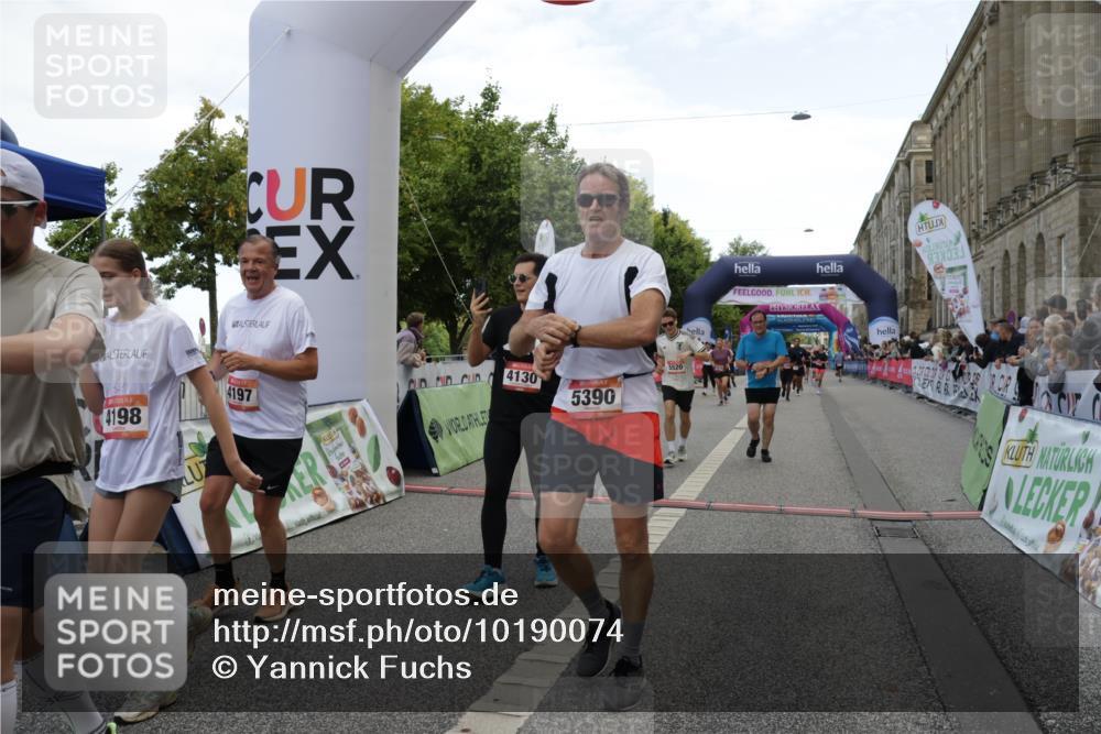 06.09.2026 - CURREX Alsterlauf Yannick Fuchs http://msf.ph/oto/10190074 06.09.2026 10:05:49 Ziel 2047, 2267, 2476, 2659, 3180, 3230, 3314, 3439, 3457, 4130, 4197, 4198, 4430, 4481, 4538, 4741, 4871, 5115, 5137, 5390, 5520, 5556, 6121 meine-sportfotos.de