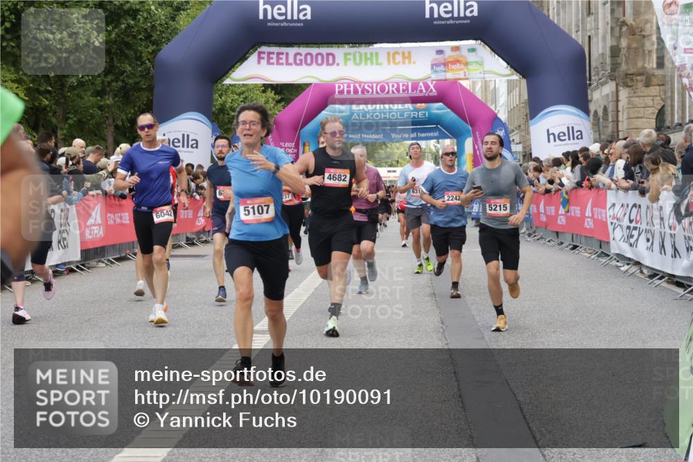 06.09.2026 - CURREX Alsterlauf Yannick Fuchs http://msf.ph/oto/10190091 06.09.2026 09:57:35 Ziel 2242, 2806, 2966, 3097, 3160, 3236, 3442, 3514, 3559, 3914, 4213, 4224, 4641, 4682, 4859, 5107, 5215, 5463, 5510, 5775, 6020, 6042, 6078, 6365, 8029 meine-sportfotos.de