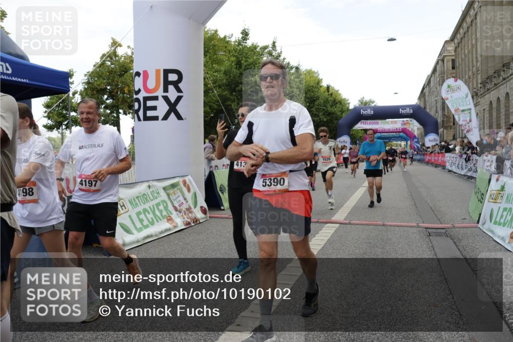 06.09.2026 - CURREX Alsterlauf Yannick Fuchs http://msf.ph/oto/10190102 06.09.2026 10:05:49 Ziel 2047, 2267, 2476, 2659, 3180, 3230, 3314, 3439, 3457, 4130, 4197, 4198, 4430, 4481, 4538, 4741, 4871, 5115, 5137, 5390, 5520, 5556, 6121 meine-sportfotos.de