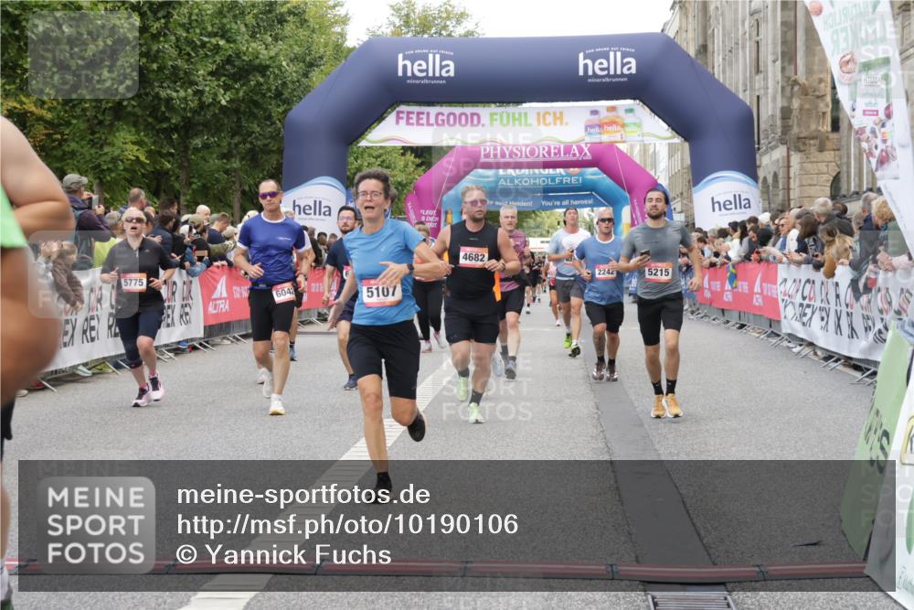 06.09.2026 - CURREX Alsterlauf Yannick Fuchs http://msf.ph/oto/10190106 06.09.2026 09:57:35 Ziel 2242, 2806, 2966, 3097, 3160, 3236, 3442, 3514, 3559, 3914, 4213, 4224, 4641, 4682, 4859, 5107, 5215, 5463, 5510, 5775, 6020, 6042, 6078, 6365, 8029 meine-sportfotos.de