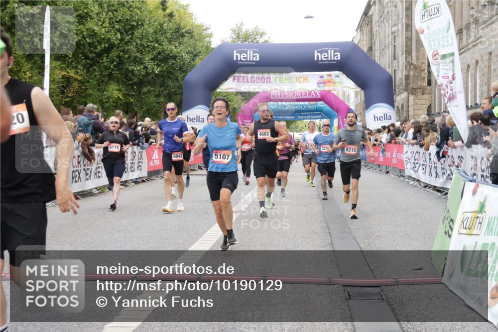 06.09.2026 - CURREX Alsterlauf Yannick Fuchs http://msf.ph/oto/10190129 06.09.2026 09:57:35 Ziel 2242, 2806, 2966, 3097, 3160, 3236, 3442, 3514, 3559, 3914, 4213, 4224, 4641, 4682, 4859, 5107, 5215, 5463, 5510, 5775, 6020, 6042, 6078, 6365, 8029 meine-sportfotos.de