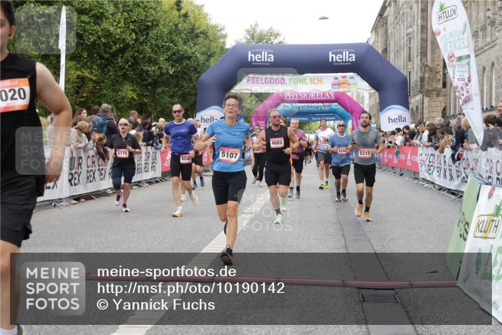 06.09.2026 - CURREX Alsterlauf Yannick Fuchs http://msf.ph/oto/10190142 06.09.2026 09:57:35 Ziel 2242, 2806, 2966, 3097, 3160, 3236, 3442, 3514, 3559, 3914, 4213, 4224, 4641, 4682, 4859, 5107, 5215, 5463, 5510, 5775, 6020, 6042, 6078, 6365, 8029 meine-sportfotos.de