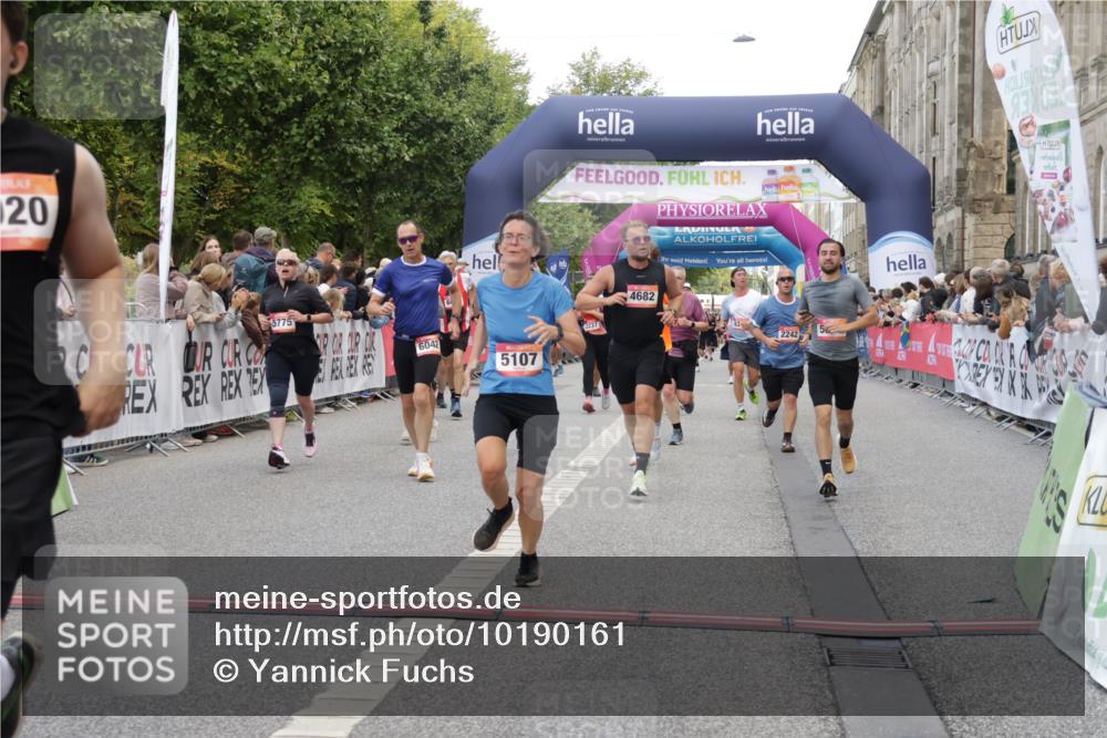 06.09.2026 - CURREX Alsterlauf Yannick Fuchs http://msf.ph/oto/10190161 06.09.2026 09:57:35 Ziel 2242, 2806, 2966, 3097, 3160, 3236, 3442, 3514, 3559, 3914, 4213, 4224, 4641, 4682, 4859, 5107, 5215, 5463, 5510, 5775, 6020, 6042, 6078, 6365, 8029 meine-sportfotos.de