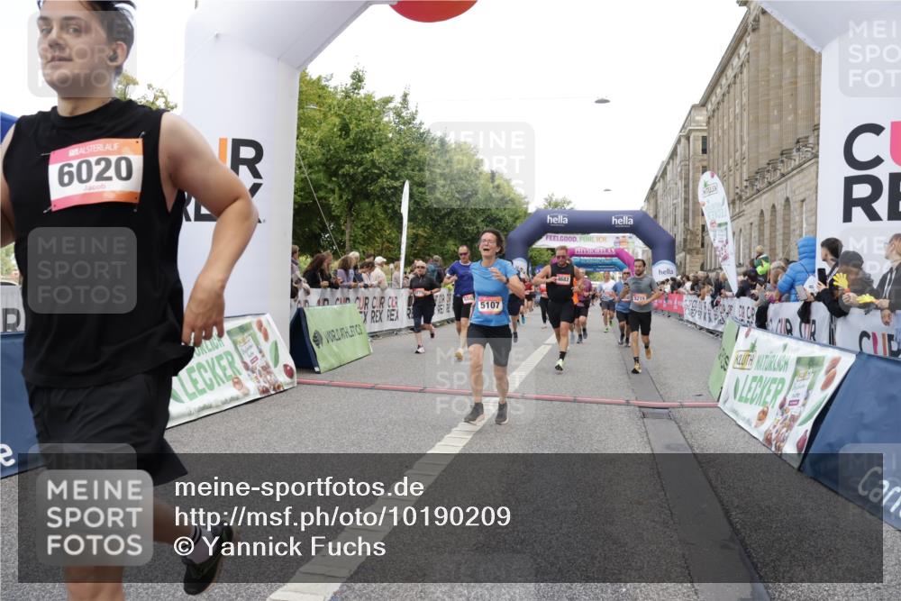 06.09.2026 - CURREX Alsterlauf Yannick Fuchs http://msf.ph/oto/10190209 06.09.2026 09:57:36 Ziel 2237, 2242, 2288, 2806, 2966, 3097, 3160, 3236, 3442, 3514, 3559, 3914, 4213, 4224, 4334, 4682, 4859, 5107, 5215, 5510, 5775, 6020, 6042, 6078, 6318, 6365, 8029, 8231 meine-sportfotos.de