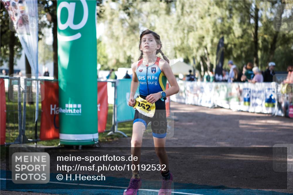06.09.2026 - 20. Norderstedt Triathlon H.Heesch http://msf.ph/oto/10192532 06.09.2026 09:49:27 Ziel 611, 662, 663 meine-sportfotos.de