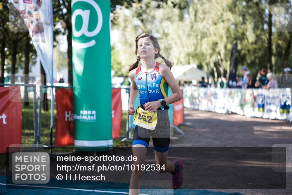 06.09.2026 - 20. Norderstedt Triathlon H.Heesch http://msf.ph/oto/10192534 06.09.2026 09:49:28 Ziel 662, 663 meine-sportfotos.de