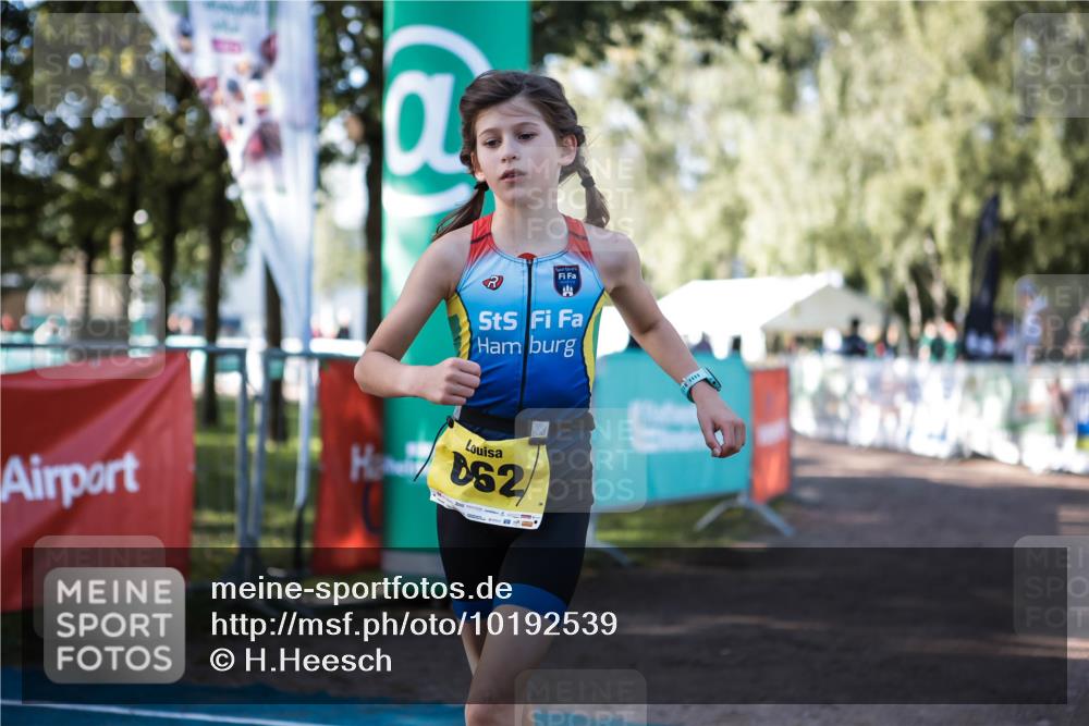06.09.2026 - 20. Norderstedt Triathlon H.Heesch http://msf.ph/oto/10192539 06.09.2026 09:49:28 Ziel 662, 663 meine-sportfotos.de