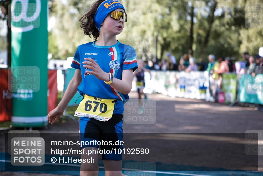 06.09.2026 - 20. Norderstedt Triathlon H.Heesch http://msf.ph/oto/10192590 06.09.2026 09:50:21 Ziel 645, 670 meine-sportfotos.de