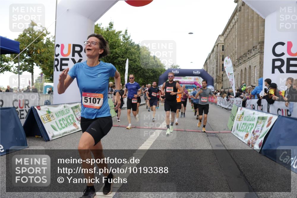 06.09.2026 - CURREX Alsterlauf Yannick Fuchs http://msf.ph/oto/10193388 06.09.2026 09:57:37 Ziel 2237, 2242, 2288, 2538, 2806, 2966, 3097, 3160, 3236, 3442, 3514, 3559, 3914, 4213, 4224, 4334, 4682, 4691, 5107, 5215, 5775, 6020, 6042, 6078, 6318, 6365, 8029, 8231 meine-sportfotos.de