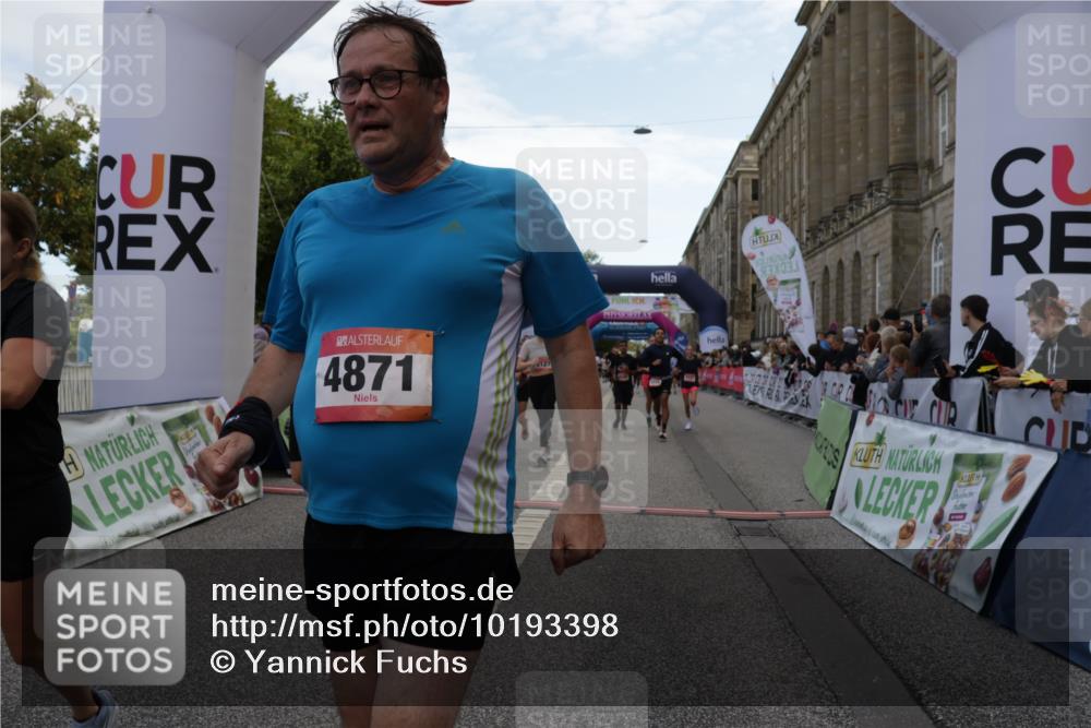 06.09.2026 - CURREX Alsterlauf Yannick Fuchs http://msf.ph/oto/10193398 06.09.2026 10:05:52 Ziel 2047, 2659, 3439, 4130, 4197, 4198, 4481, 4736, 4737, 4741, 4871, 5070, 5115, 5137, 5390, 5520, 5556, 6045, 6121 meine-sportfotos.de