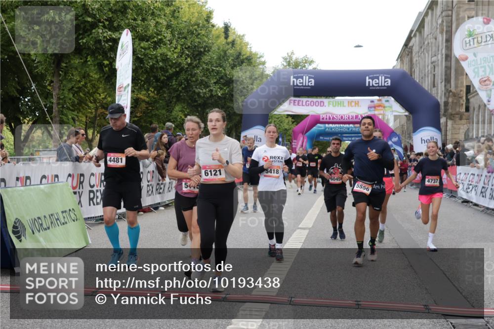 06.09.2026 - CURREX Alsterlauf Yannick Fuchs http://msf.ph/oto/10193438 06.09.2026 10:05:53 Ziel 2047, 4130, 4197, 4198, 4481, 4736, 4737, 4741, 4871, 5070, 5115, 5137, 5390, 5520, 5556, 5781, 6045, 6121 meine-sportfotos.de