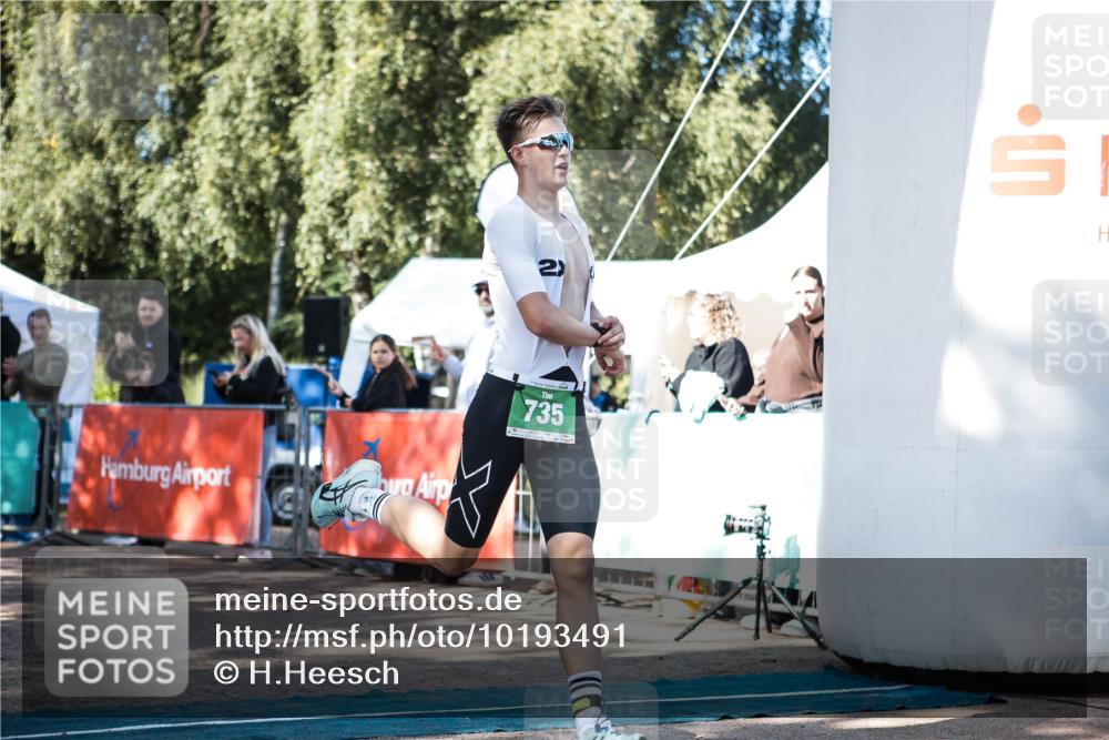 06.09.2026 - 20. Norderstedt Triathlon H.Heesch http://msf.ph/oto/10193491 06.09.2026 10:40:03 Ziel 735 meine-sportfotos.de