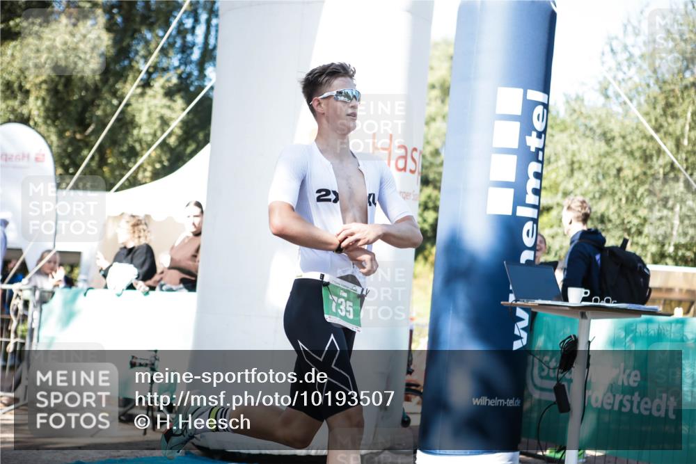 06.09.2026 - 20. Norderstedt Triathlon H.Heesch http://msf.ph/oto/10193507 06.09.2026 10:40:04 Ziel 735 meine-sportfotos.de