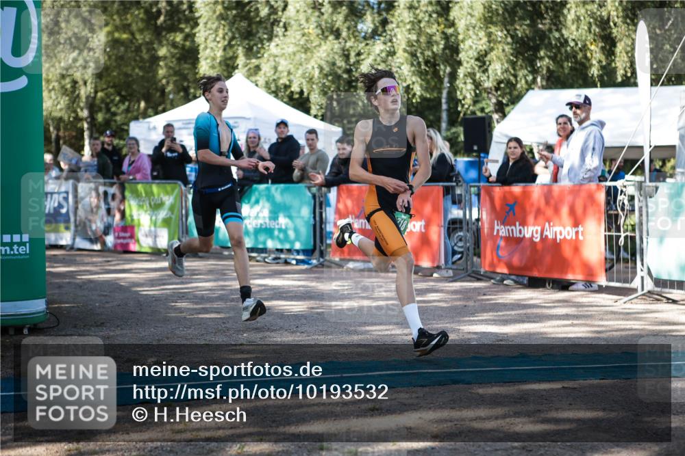 06.09.2026 - 20. Norderstedt Triathlon H.Heesch http://msf.ph/oto/10193532 06.09.2026 10:40:12 Ziel 718, 756 meine-sportfotos.de