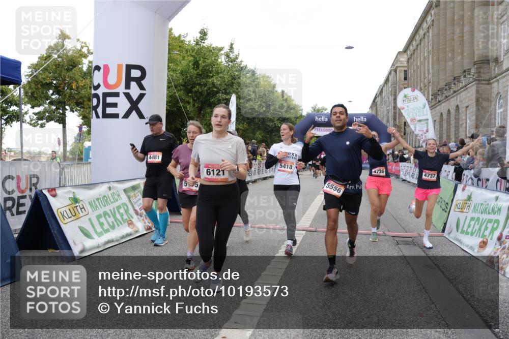 06.09.2026 - CURREX Alsterlauf Yannick Fuchs http://msf.ph/oto/10193573 06.09.2026 10:05:55 Ziel 2047, 3098, 3842, 3976, 4197, 4481, 4736, 4737, 4741, 4871, 5070, 5115, 5520, 5556, 5781, 6045, 6121 meine-sportfotos.de