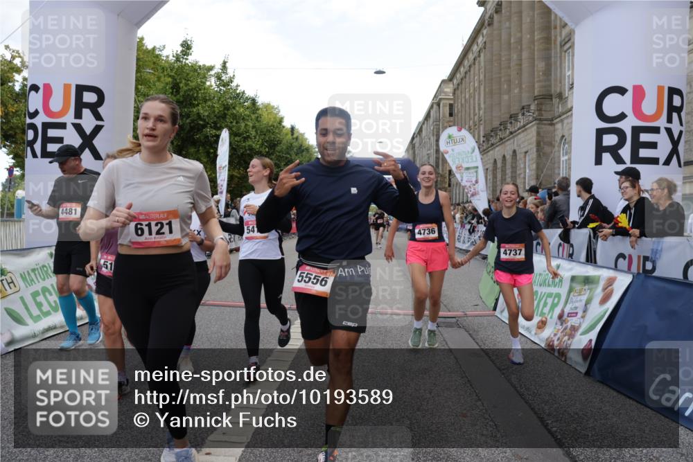 06.09.2026 - CURREX Alsterlauf Yannick Fuchs http://msf.ph/oto/10193589 06.09.2026 10:05:55 Ziel 2047, 3098, 3842, 3976, 4197, 4481, 4736, 4737, 4741, 4871, 5070, 5115, 5520, 5556, 5781, 6045, 6121 meine-sportfotos.de