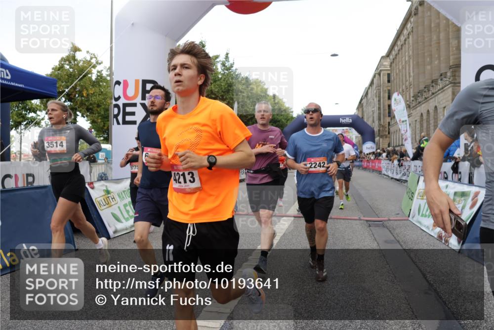 06.09.2026 - CURREX Alsterlauf Yannick Fuchs http://msf.ph/oto/10193641 06.09.2026 09:57:40 Ziel 2237, 2242, 2288, 2538, 2663, 2806, 2877, 2950, 3097, 3160, 3442, 3514, 4213, 4224, 4334, 4682, 4691, 5107, 5215, 5736, 5775, 6020, 6042, 6078, 6318, 6365, 8231, 8307 meine-sportfotos.de