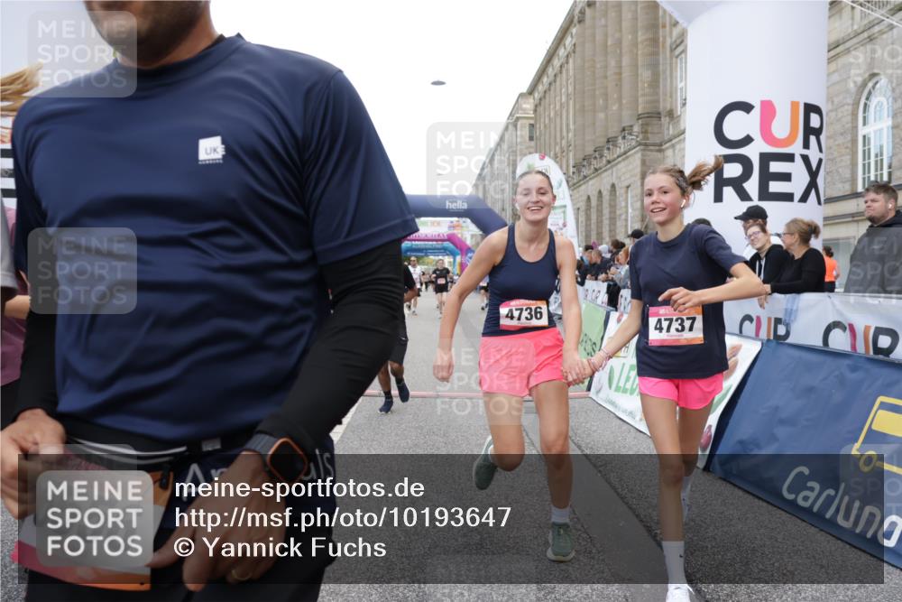 06.09.2026 - CURREX Alsterlauf Yannick Fuchs http://msf.ph/oto/10193647 06.09.2026 10:05:56 Ziel 2047, 3098, 3842, 3976, 4481, 4736, 4737, 4741, 4871, 5070, 5115, 5277, 5520, 5556, 5781, 6045, 6089, 6107, 6121 meine-sportfotos.de