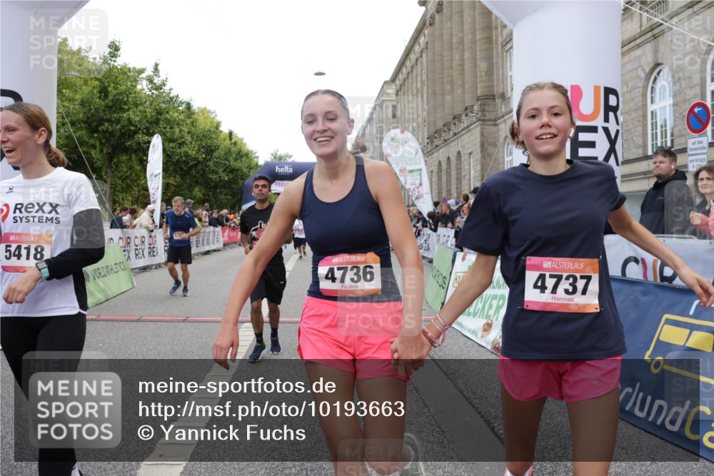 06.09.2026 - CURREX Alsterlauf Yannick Fuchs http://msf.ph/oto/10193663 06.09.2026 10:05:56 Ziel 2047, 3098, 3842, 3976, 4481, 4736, 4737, 4741, 4871, 5070, 5115, 5277, 5520, 5556, 5781, 6045, 6089, 6107, 6121 meine-sportfotos.de