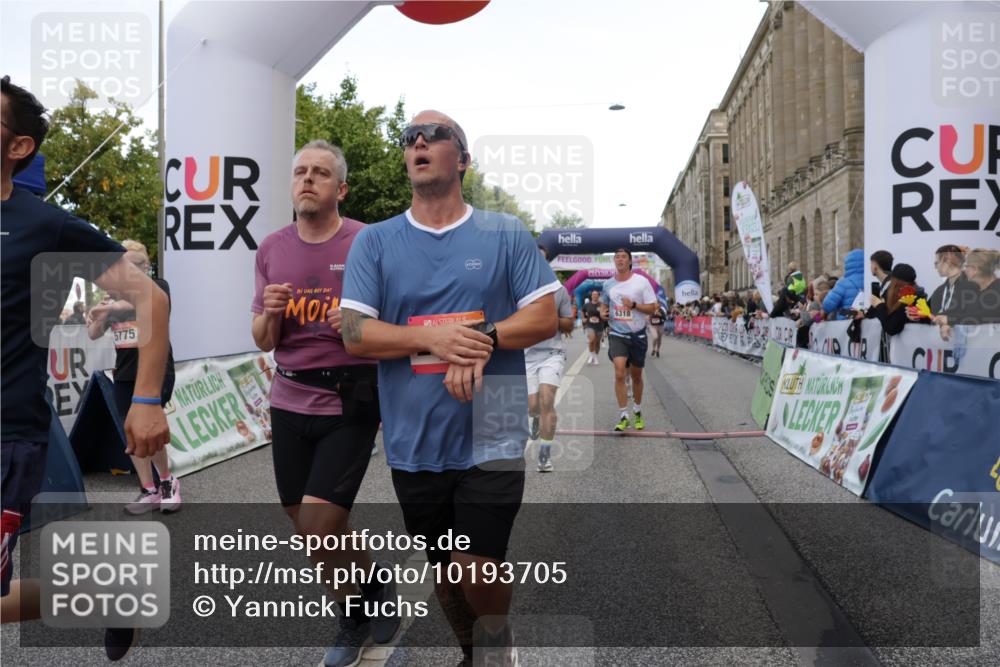 06.09.2026 - CURREX Alsterlauf Yannick Fuchs http://msf.ph/oto/10193705 06.09.2026 09:57:40 Ziel 2237, 2242, 2288, 2538, 2663, 2806, 2877, 2950, 3097, 3160, 3442, 3514, 4213, 4224, 4334, 4682, 4691, 5107, 5215, 5736, 5775, 6020, 6042, 6078, 6318, 6365, 8231, 8307 meine-sportfotos.de