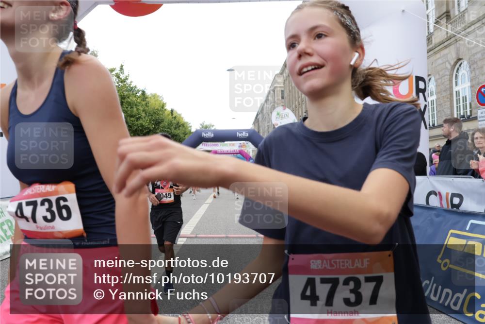 06.09.2026 - CURREX Alsterlauf Yannick Fuchs http://msf.ph/oto/10193707 06.09.2026 10:05:57 Ziel 2047, 3098, 3842, 3976, 4481, 4736, 4737, 4741, 4871, 5070, 5115, 5277, 5520, 5556, 5726, 5781, 6045, 6089, 6107, 6121, 8056 meine-sportfotos.de