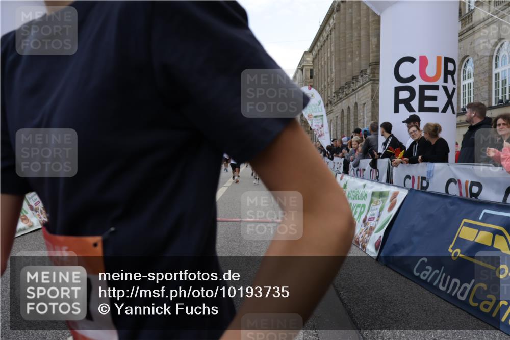 06.09.2026 - CURREX Alsterlauf Yannick Fuchs http://msf.ph/oto/10193735 06.09.2026 10:05:57 Ziel 2047, 3098, 3842, 3976, 4481, 4736, 4737, 4741, 4871, 5070, 5115, 5277, 5520, 5556, 5726, 5781, 6045, 6089, 6107, 6121, 8056 meine-sportfotos.de