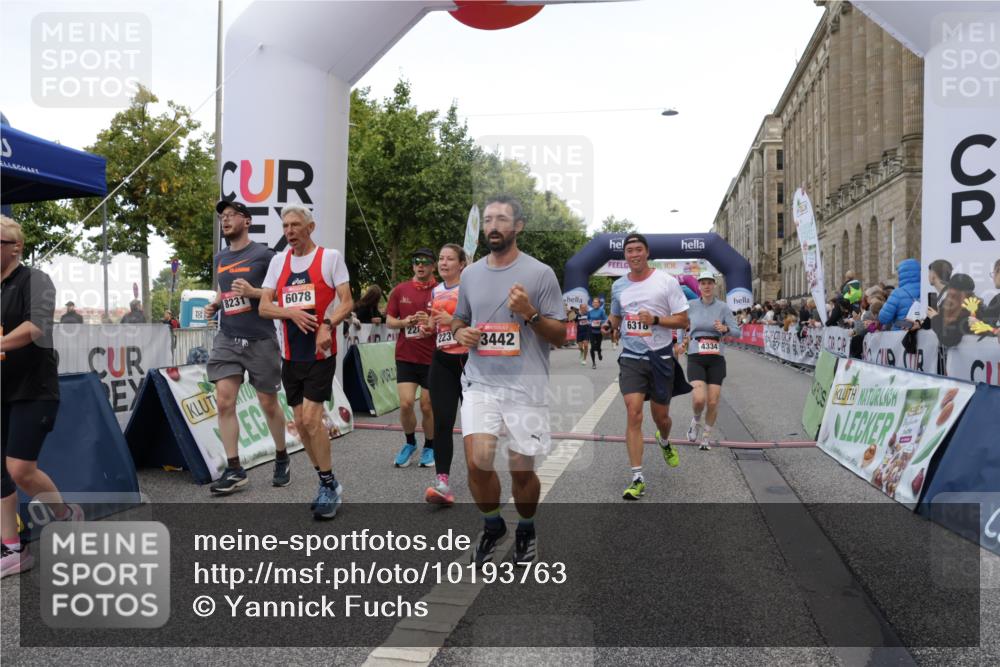 06.09.2026 - CURREX Alsterlauf Yannick Fuchs http://msf.ph/oto/10193763 06.09.2026 09:57:41 Ziel 2237, 2242, 2288, 2523, 2538, 2663, 2877, 2950, 3097, 3442, 3514, 4213, 4224, 4334, 4682, 4691, 5107, 5215, 5247, 5736, 5775, 6020, 6042, 6078, 6137, 6318, 6365, 8231, 8307 meine-sportfotos.de
