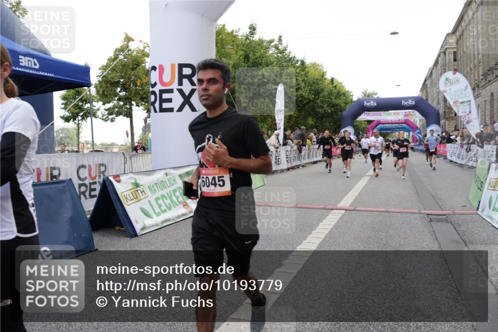 06.09.2026 - CURREX Alsterlauf Yannick Fuchs http://msf.ph/oto/10193779 06.09.2026 10:05:58 Ziel 3098, 3842, 3976, 4481, 4736, 4737, 4741, 5070, 5115, 5277, 5556, 5726, 5781, 6045, 6089, 6107, 6121, 8056 meine-sportfotos.de