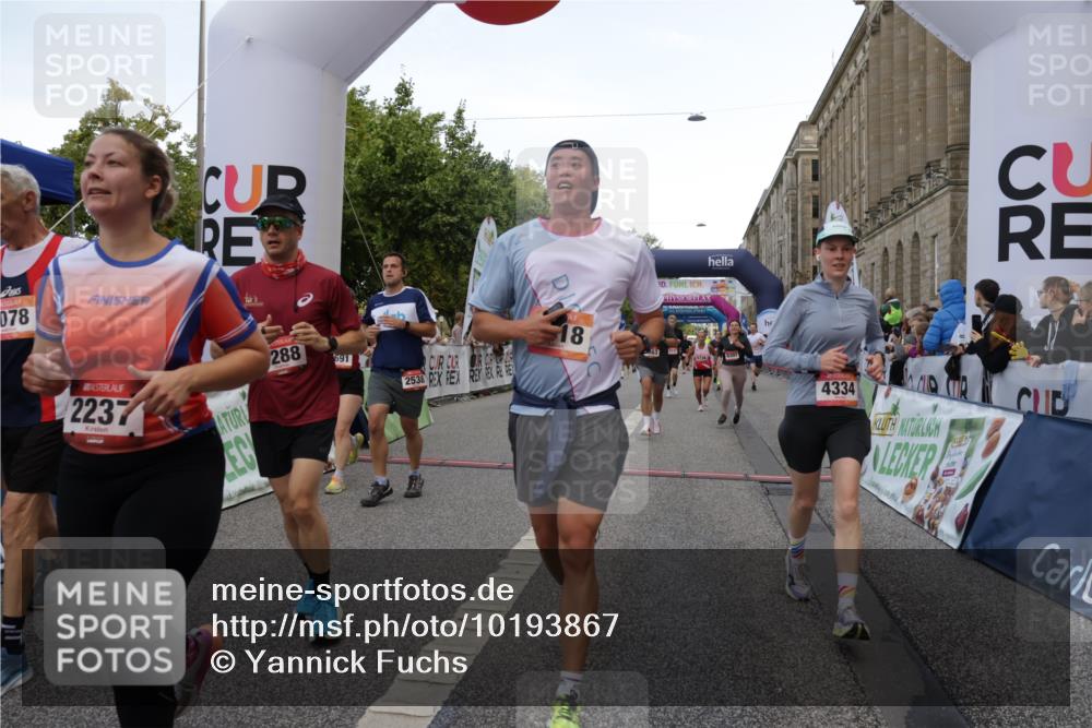 06.09.2026 - CURREX Alsterlauf Yannick Fuchs http://msf.ph/oto/10193867 06.09.2026 09:57:42 Ziel 2237, 2242, 2288, 2523, 2538, 2663, 2877, 2950, 3097, 3122, 3442, 3514, 4213, 4334, 4682, 4691, 5107, 5215, 5247, 5660, 5736, 5775, 6042, 6078, 6137, 6318, 6365, 8231, 8307 meine-sportfotos.de