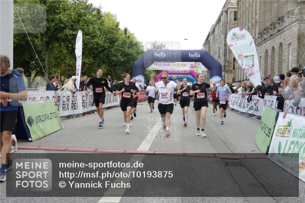 06.09.2026 - CURREX Alsterlauf Yannick Fuchs http://msf.ph/oto/10193875 06.09.2026 10:05:59 Ziel 3098, 3842, 3976, 4481, 4736, 4737, 4741, 4894, 5070, 5115, 5277, 5556, 5726, 5781, 6045, 6089, 6107, 6121, 6385, 8056, 8143 meine-sportfotos.de