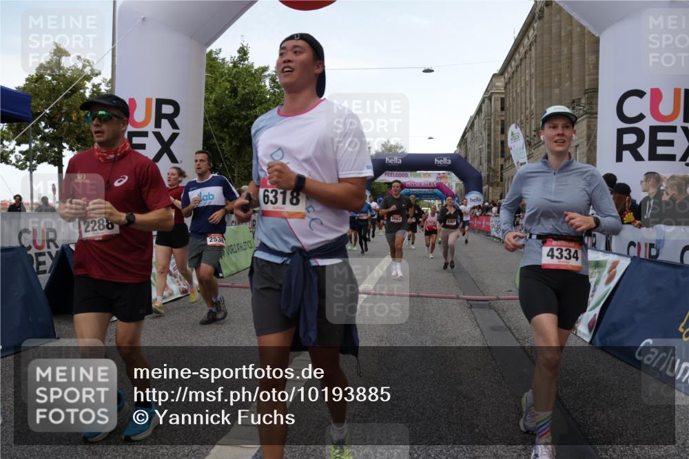 06.09.2026 - CURREX Alsterlauf Yannick Fuchs http://msf.ph/oto/10193885 06.09.2026 09:57:43 Ziel 2237, 2242, 2288, 2523, 2538, 2663, 2877, 2950, 3097, 3122, 3442, 3514, 4213, 4334, 4682, 4691, 5107, 5215, 5247, 5660, 5736, 5775, 6042, 6078, 6137, 6318, 6365, 8231, 8307 meine-sportfotos.de
