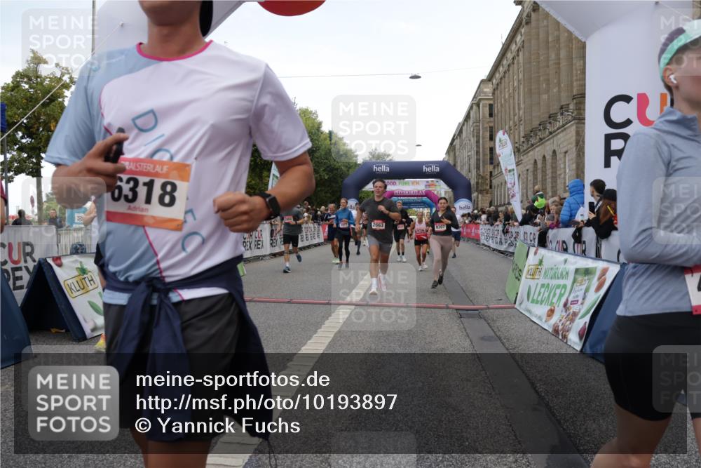 06.09.2026 - CURREX Alsterlauf Yannick Fuchs http://msf.ph/oto/10193897 06.09.2026 09:57:43 Ziel 2237, 2242, 2288, 2523, 2538, 2663, 2877, 2950, 3097, 3122, 3442, 3514, 4213, 4334, 4682, 4691, 5107, 5215, 5247, 5660, 5736, 5775, 6042, 6078, 6137, 6318, 6365, 8231, 8307 meine-sportfotos.de