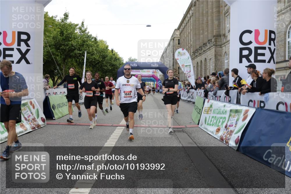 06.09.2026 - CURREX Alsterlauf Yannick Fuchs http://msf.ph/oto/10193992 06.09.2026 10:06:00 Ziel 3098, 3842, 3976, 4481, 4736, 4737, 4894, 5070, 5115, 5277, 5556, 5726, 5781, 6045, 6089, 6107, 6121, 6385, 8056, 8143 meine-sportfotos.de